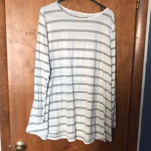 Tunic for leggings xxl junior size. Cute back buttons. Suede elbows